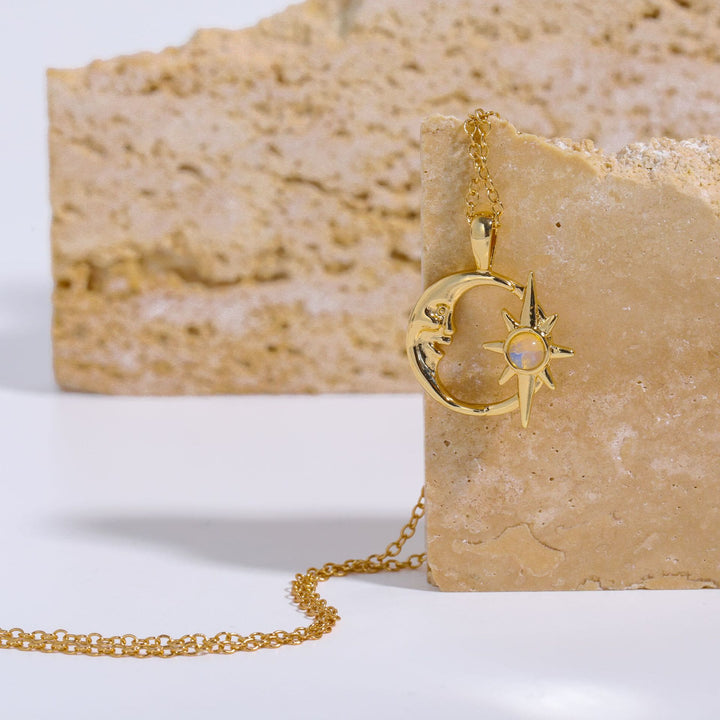 Collana con clavicola a forma di stella e luna in opale naturale Olivenorma