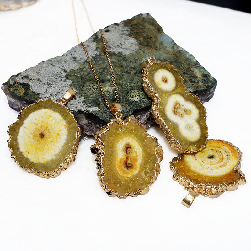 Ciondolo in geode di cristallo naturale Olivenorma