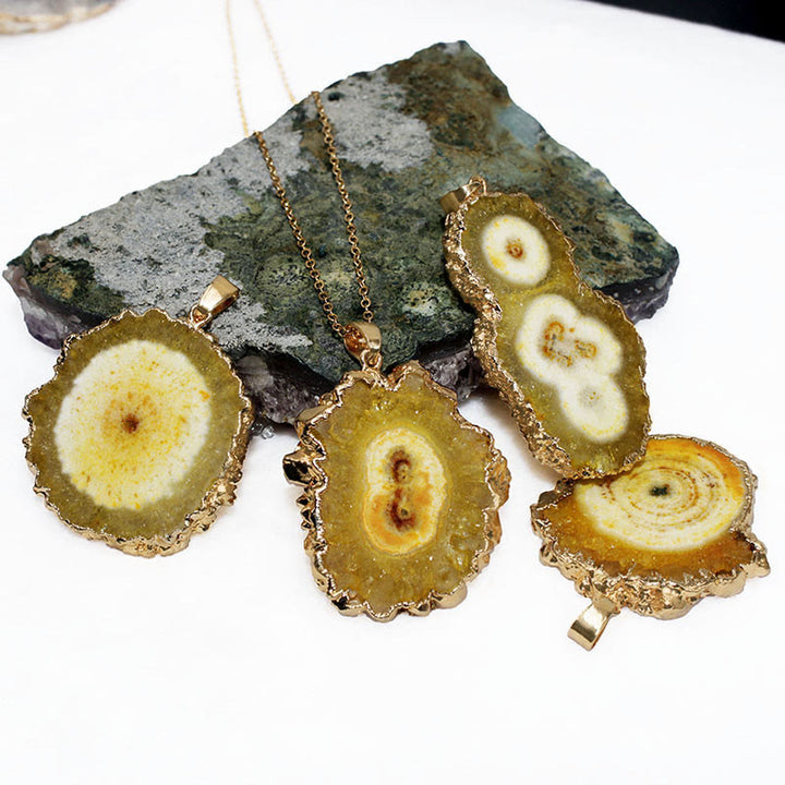 Ciondolo in geode di cristallo naturale Olivenorma