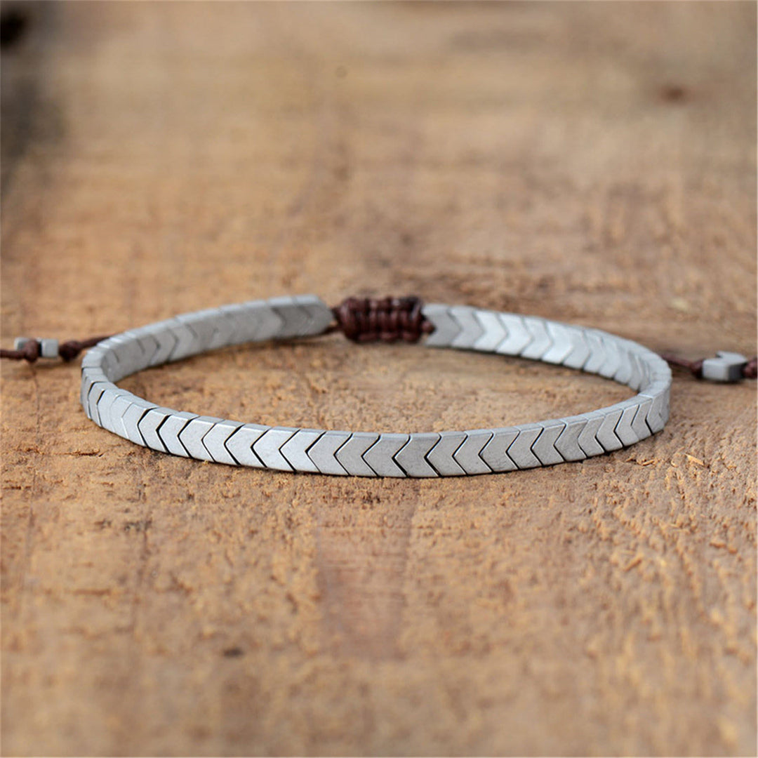 Bracciale regolabile Olivenorma con frecce in ematite opaca