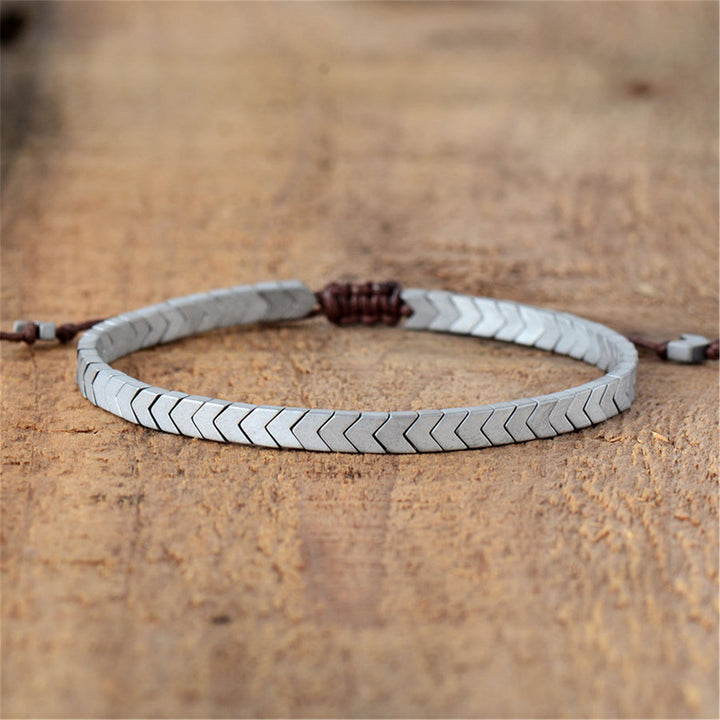 Bracciale regolabile Olivenorma con frecce in ematite opaca