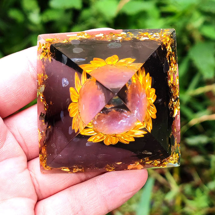 Piramide di Orgone Olivenorma Tormalina Nera con Lepidolite 