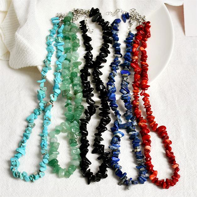 Collana con pietra di cristallo lucidata di forma irregolare Olivenorma