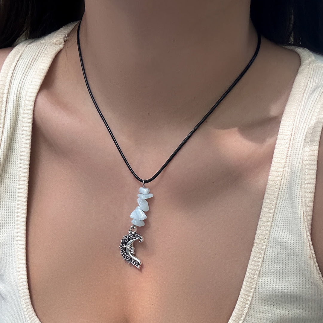 Collana in filo di cera di pelle con nappa a farfalla in pietra naturale Olivenorma