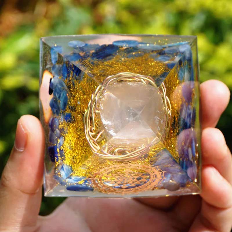 Piramide di orgone in quarzo rosa e cianite Olivenorma