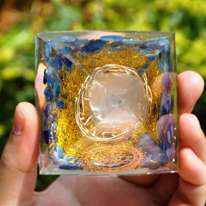 Piramide di orgone in quarzo rosa e cianite Olivenorma