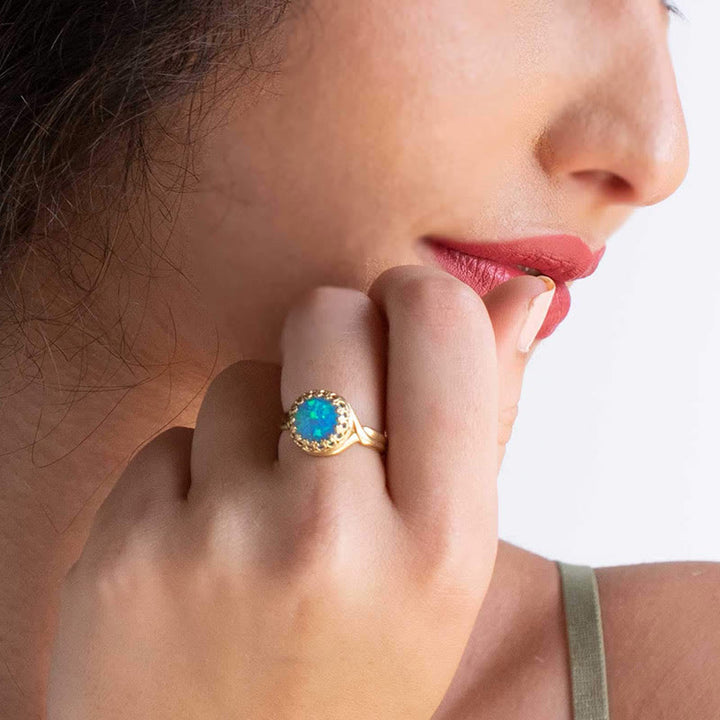 Olivenorma "Peace Energy" - Anello in opale blu placcato oro su argento sterling 925