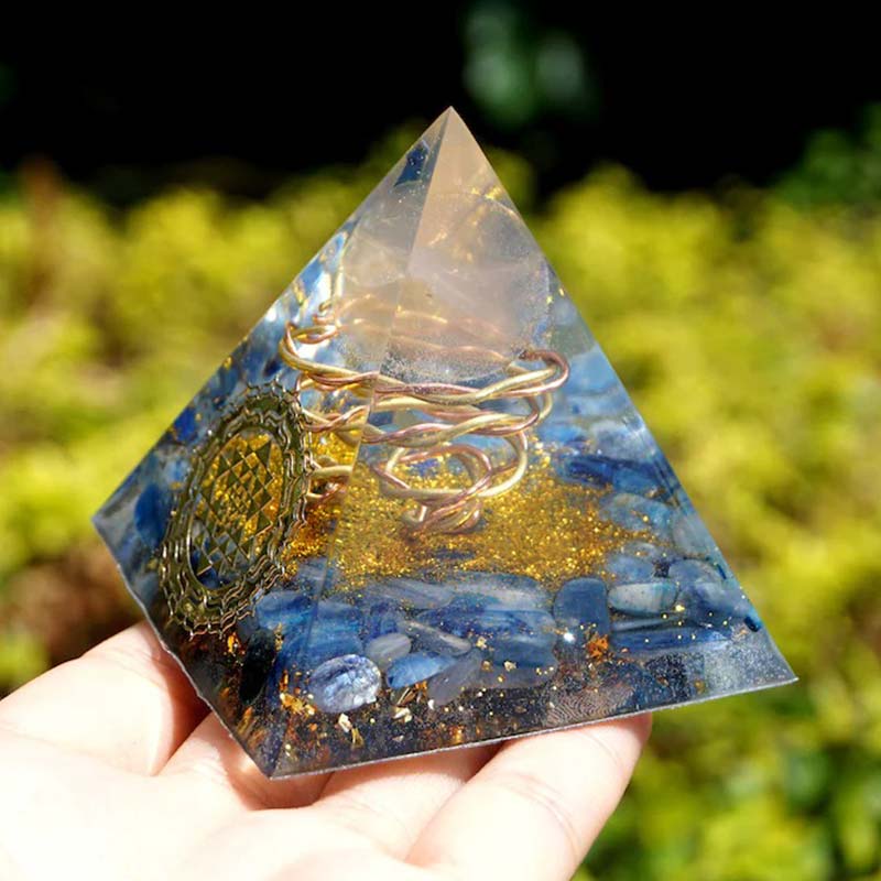 Piramide di orgone in quarzo rosa e cianite Olivenorma