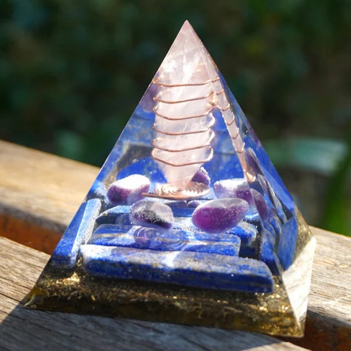Pilastro di quarzo rosa Olivenorma con piramide di orgone di lapislazzuli 