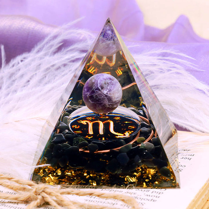 Sfera di ametista Olivenorma con piramide di orgone dello zodiaco Scorpione in ossidiana 