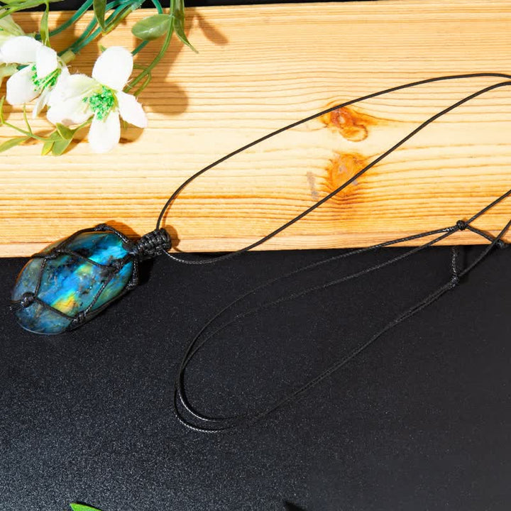 Collana in pietra di labradorite naturale con cuore di drago avvolto in Olivenorma