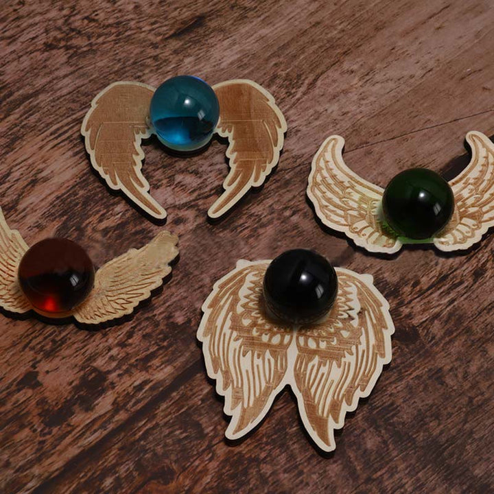 Supporto per sfera di cristallo con espositore di pietre preziose a forma di ala di Hamsa Olivenorma