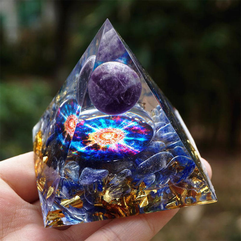 Sfera di cristallo di ametista Olivenorma e piramide di orgone di quarzo blu 