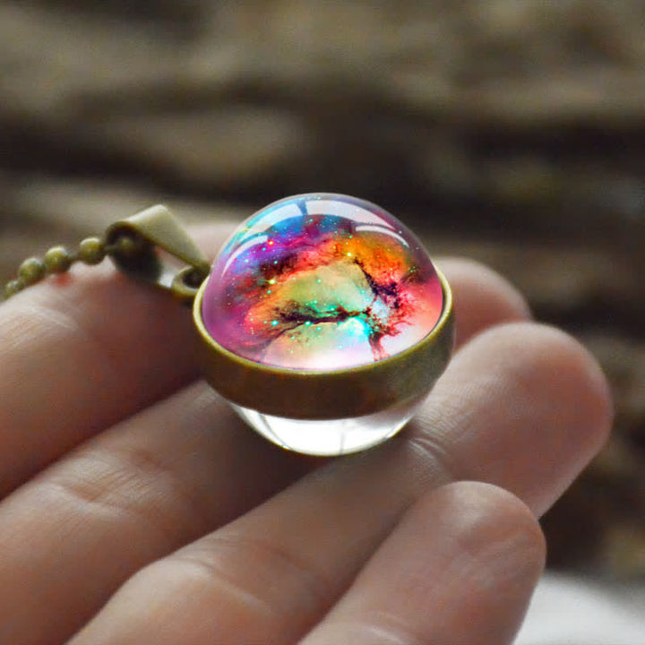 Collana colorata con palla di vetro tridimensionale