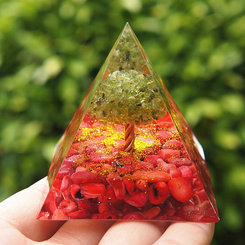 Olivenorma Peridot con corallo rosso Albero della vita Piramide di orgone