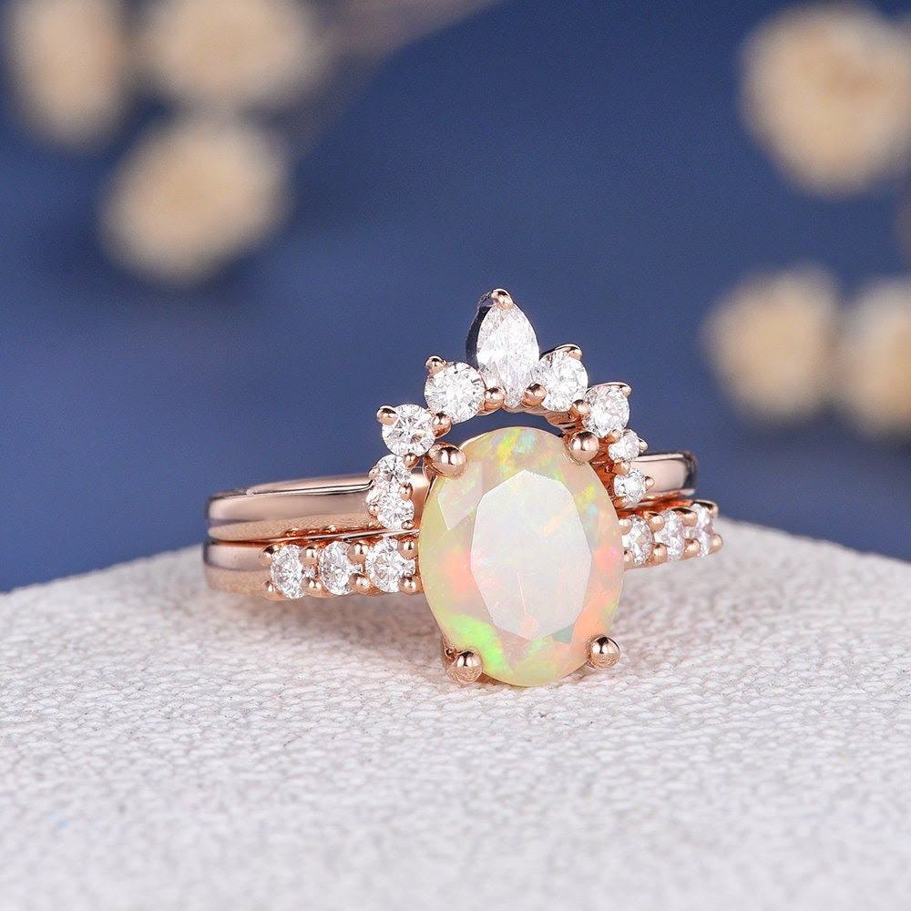 Olivenorma Anello di fidanzamento in oro rosa con opale ovale antico