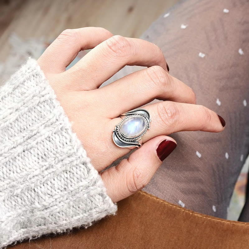 Olivenorma "Fonte dell'intuizione" - Anello retrò in pietra di luna