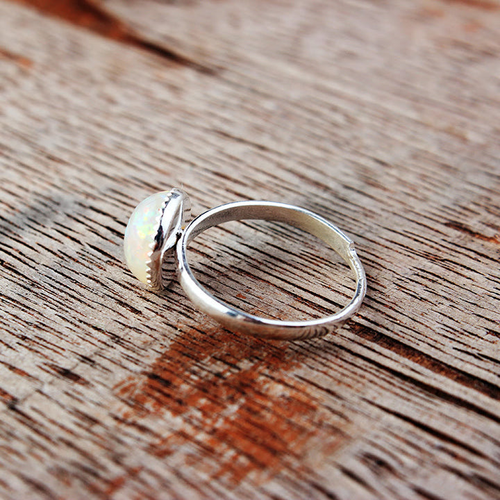 Anello regolabile semplice a semicerchio con pietra di luna e opale Olivenorma 