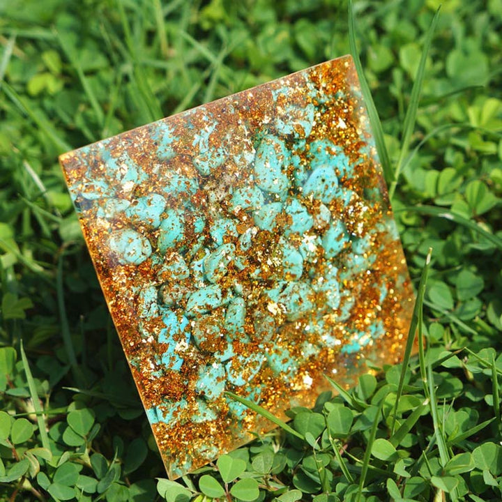Piramide di Orgone Turchese Lapislazzuli