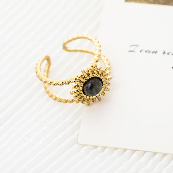 Anello con gemma a forma di stella a otto punte e doppia fila di girasole Olivenorma