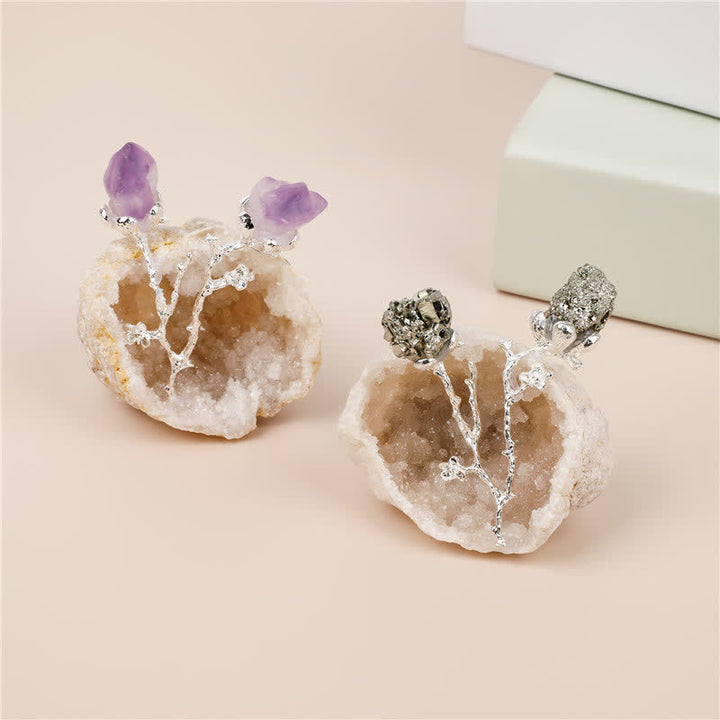 Geode naturale Olivenorma con decorazione in pietra preziosa di boccioli di rosa ametista