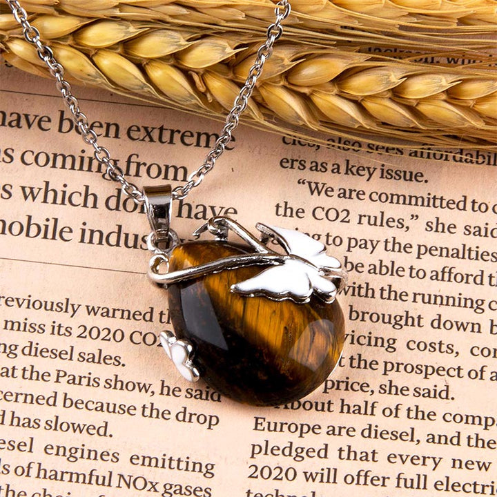 Collana con pietre preziose e ali di farfalla in cristallo