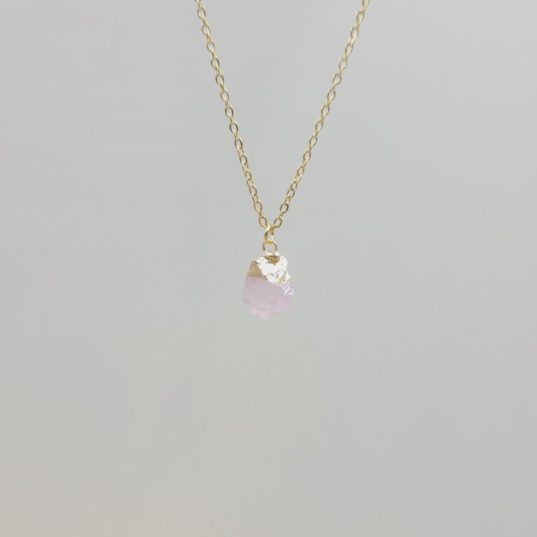 Collana con pietra preziosa grezza di cristallo irregolare Olivenorma 