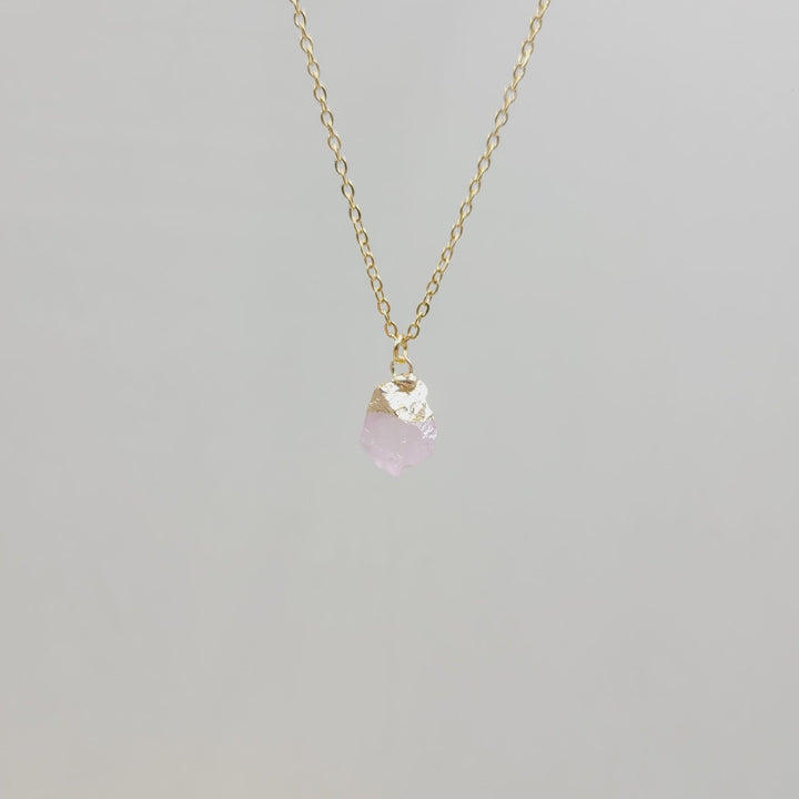 Collana con pietra preziosa grezza di cristallo irregolare Olivenorma 