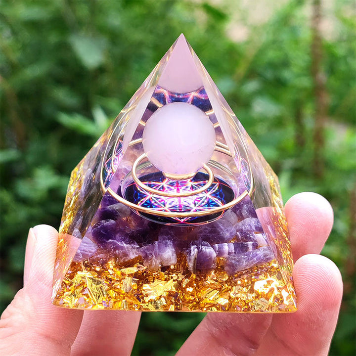 Piramide di Orgone in Ametista Olivenorma con Quarzo Rosa 