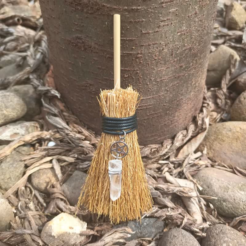 Olivenorma Mini scopa fatta a mano in cristallo ornamentale