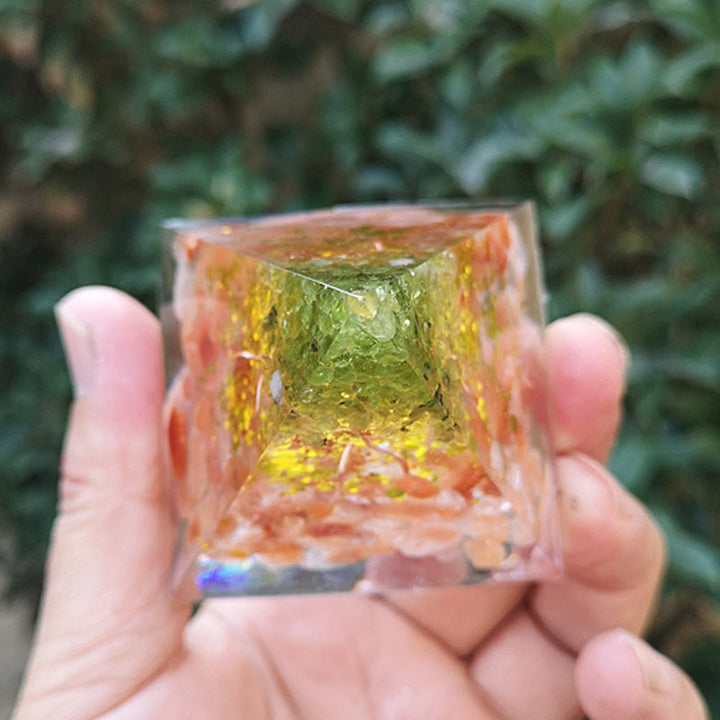 Olivenorma Sun Stone Peridot Albero della vita Orgone Pyramid