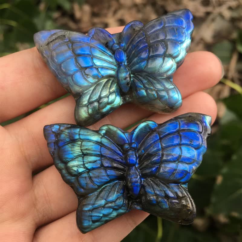 Decorazione con pietra preziosa di labradorite a farfalla magica