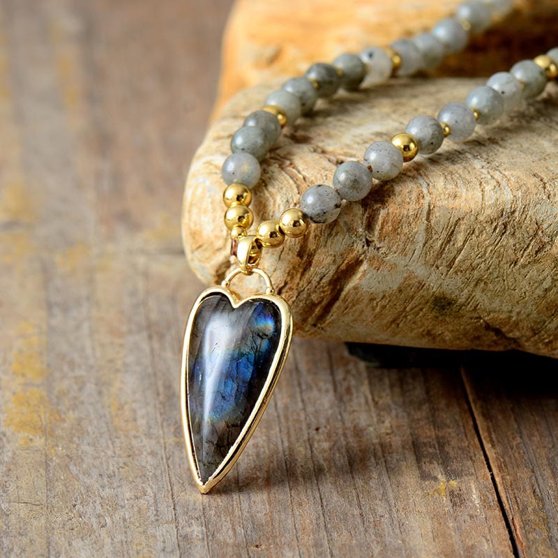 Collana con ciondolo a forma di cuore lungo in labradorite Olivenorma