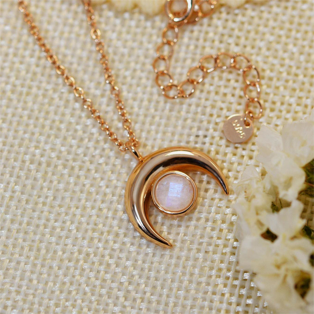 Collana con ciondolo a forma di luna in pietra di luna naturale Olivenorma
