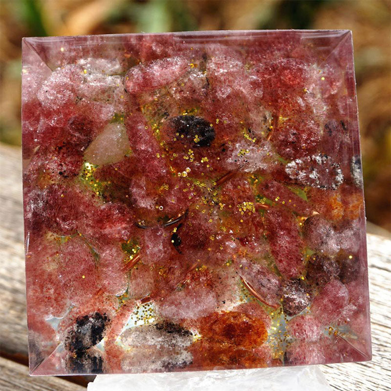Piramide di orgone di peridoto e quarzo fragola dell'albero della vita Olivenorma