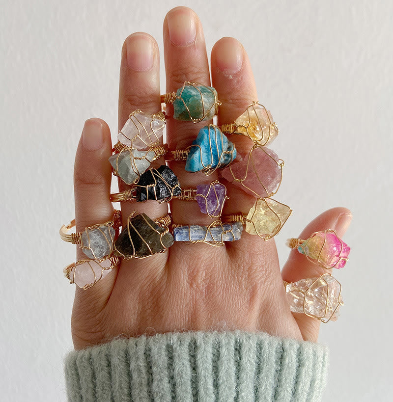 Anello con pietra preziosa naturale irregolare e ruvida Olivenorma