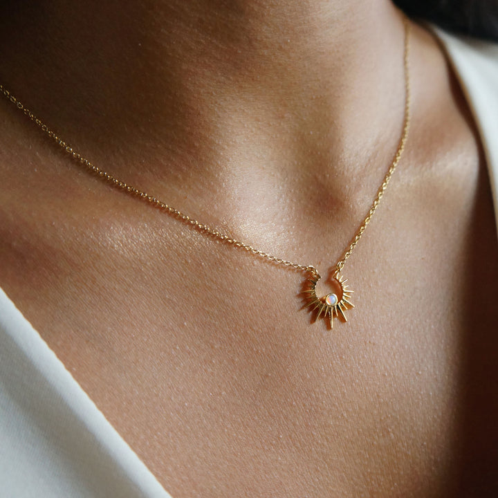 Collana con clavicola a raggi di sole in opalite naturale Olivenorma