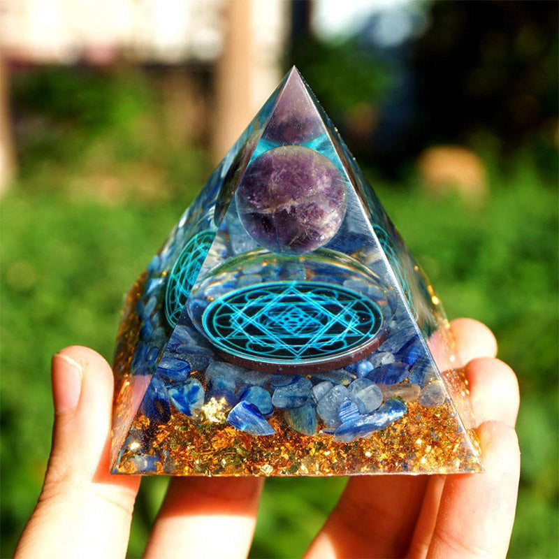 Piramide di Orgone Naturale con Ametista e Cianite 