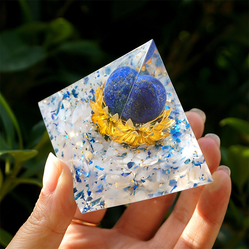 Olivenorma The Calm Power Piramide di Orgone Lapislazzuli e Calcedonio Blu 