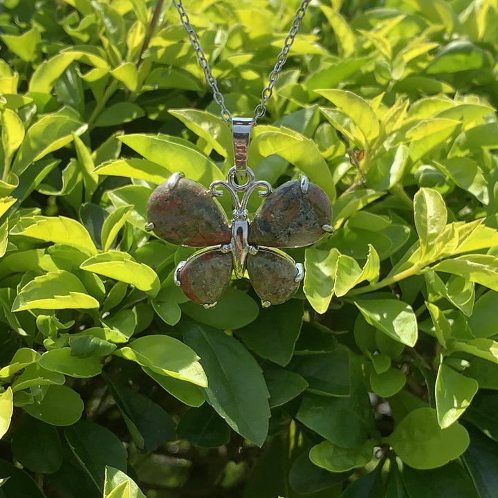 Collana a farfalla con pietra preziosa di cristallo naturale Olivenorma