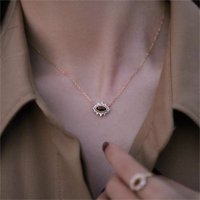 Collana con clavicola in stile palazzo in occhio di tigre naturale Olivenorma