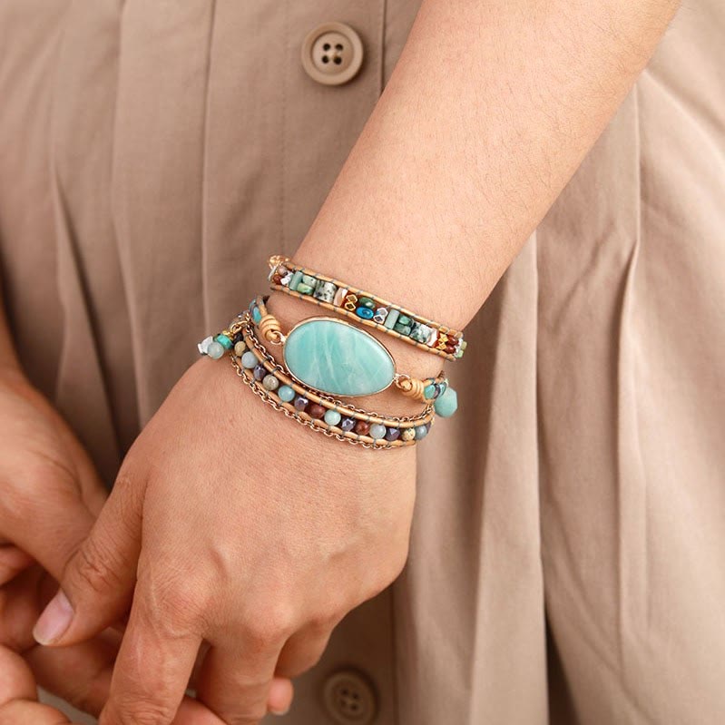 Bracciale avvolgente in pelle intrecciata a mano con amazzonite naturale