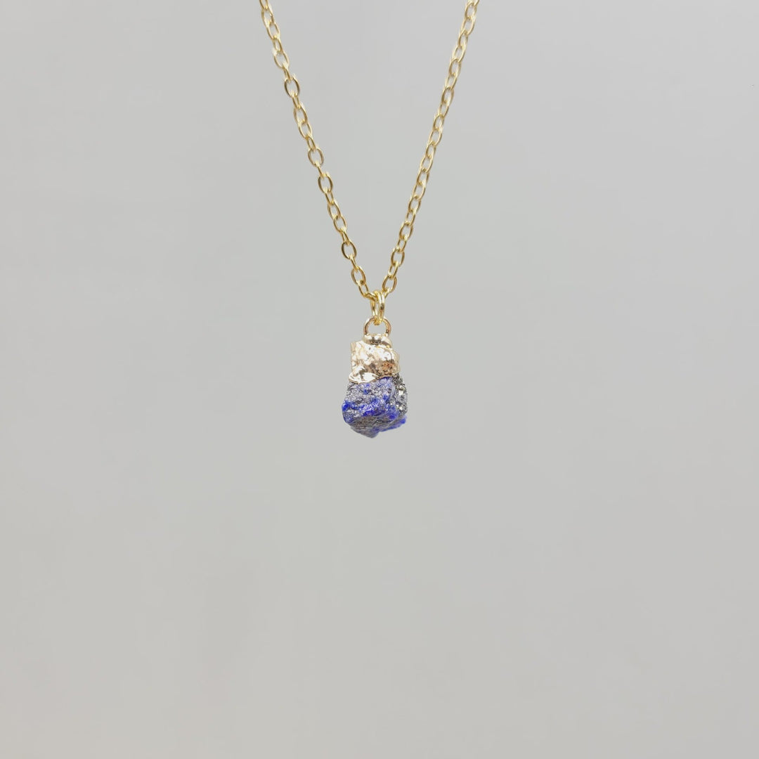Collana con pietra preziosa grezza di cristallo irregolare Olivenorma 