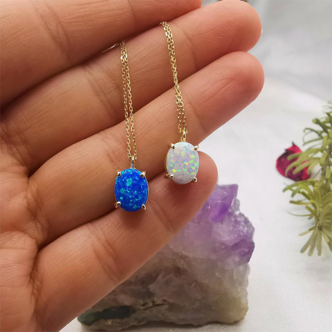 Collana Olivenorma in rame placcato oro 18k con opale bianco blu