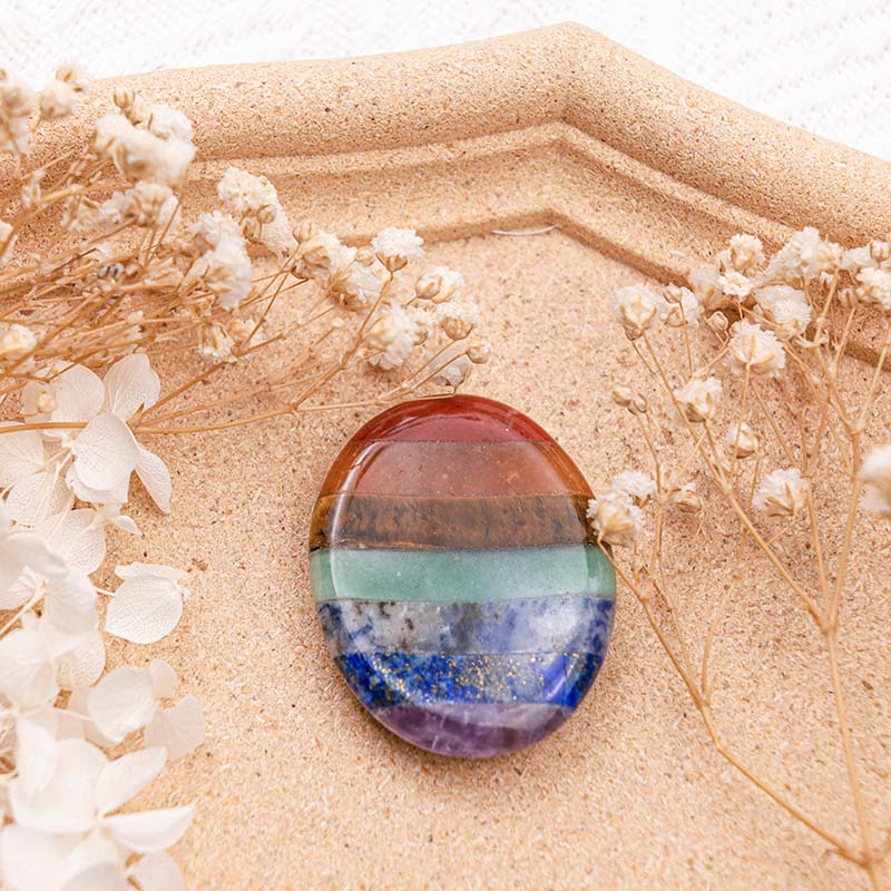 Pietra della preoccupazione del pollice del chakra Olivenorma