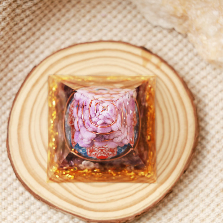 Piramide di protezione in orgone Hamsa con ametista Olivenorma e giada viola 