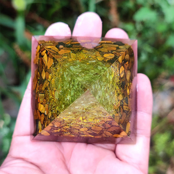 Piramide di orgone Olivenorma Tiger Eye con Peridot Tree Of Life