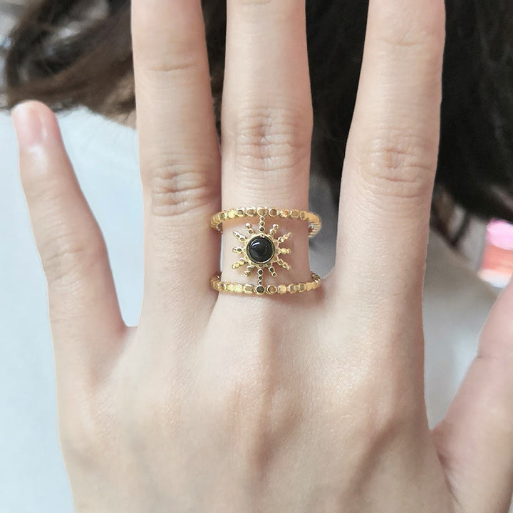 Anello con gemma a forma di stella a otto punte e doppia fila di girasole Olivenorma