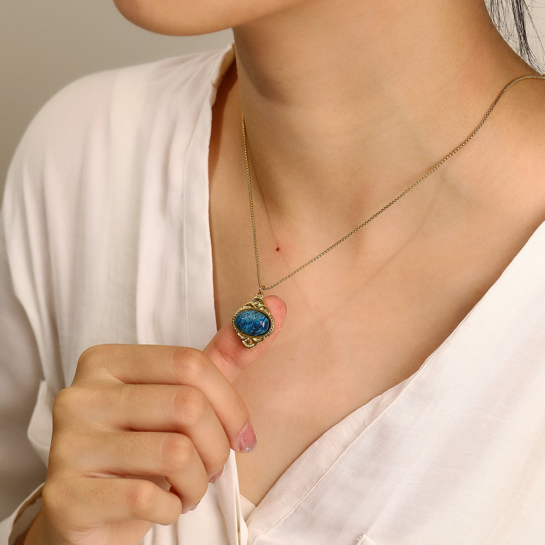Collana con ciondolo intarsiato in pizzo retrò in pietra naturale Olivenorma Palace