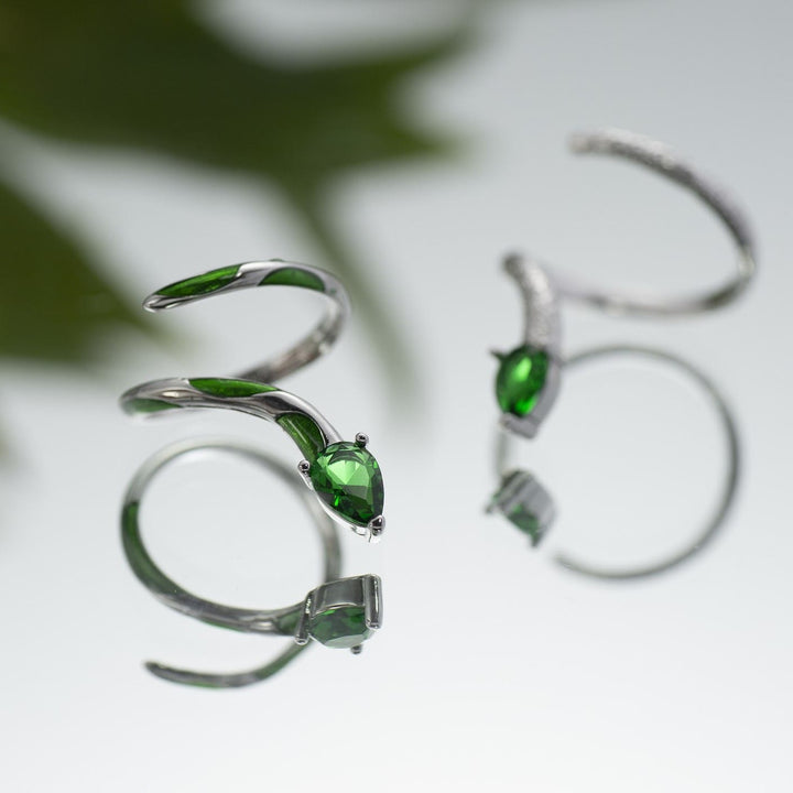 Anello per polsino con nocche con serpente color smeraldo Olivenorma